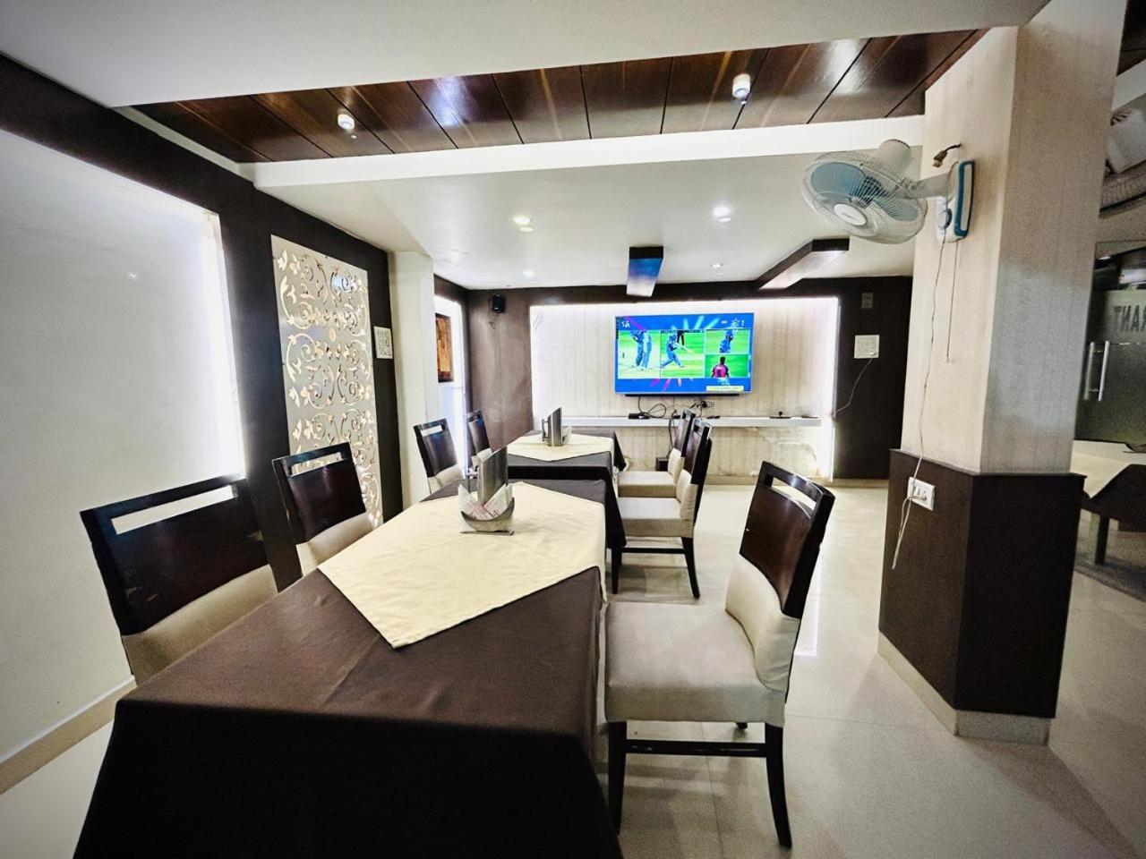 Hotel Fortune Inn Bhopal Bagian luar foto